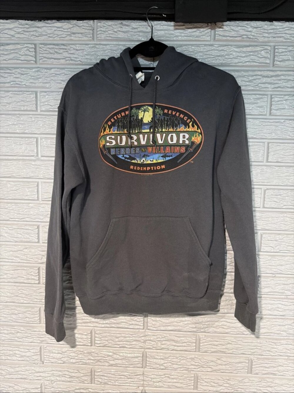 SURVIVOR "Heroes Vs Villains" Pullover Hoodie Gray Unisex Small